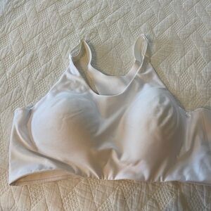 Sports bra never worn.  Only washed . Smoke-free home and fast shipping.